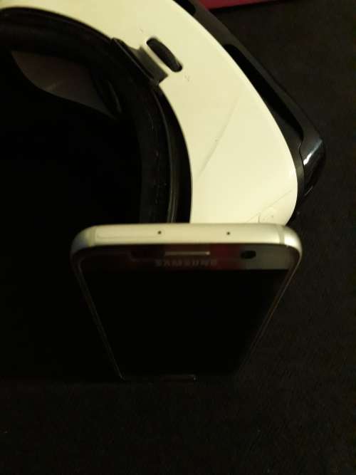 SAMSUNG S7 + SAMSUNG VR GEAR IN PRISTINE CONDITION #STUNNING